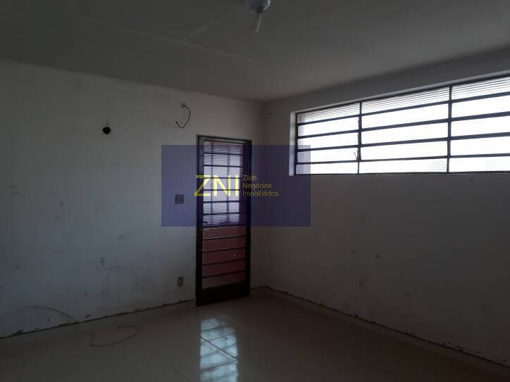 Casa à venda com 3 quartos, 160m² - Foto 2