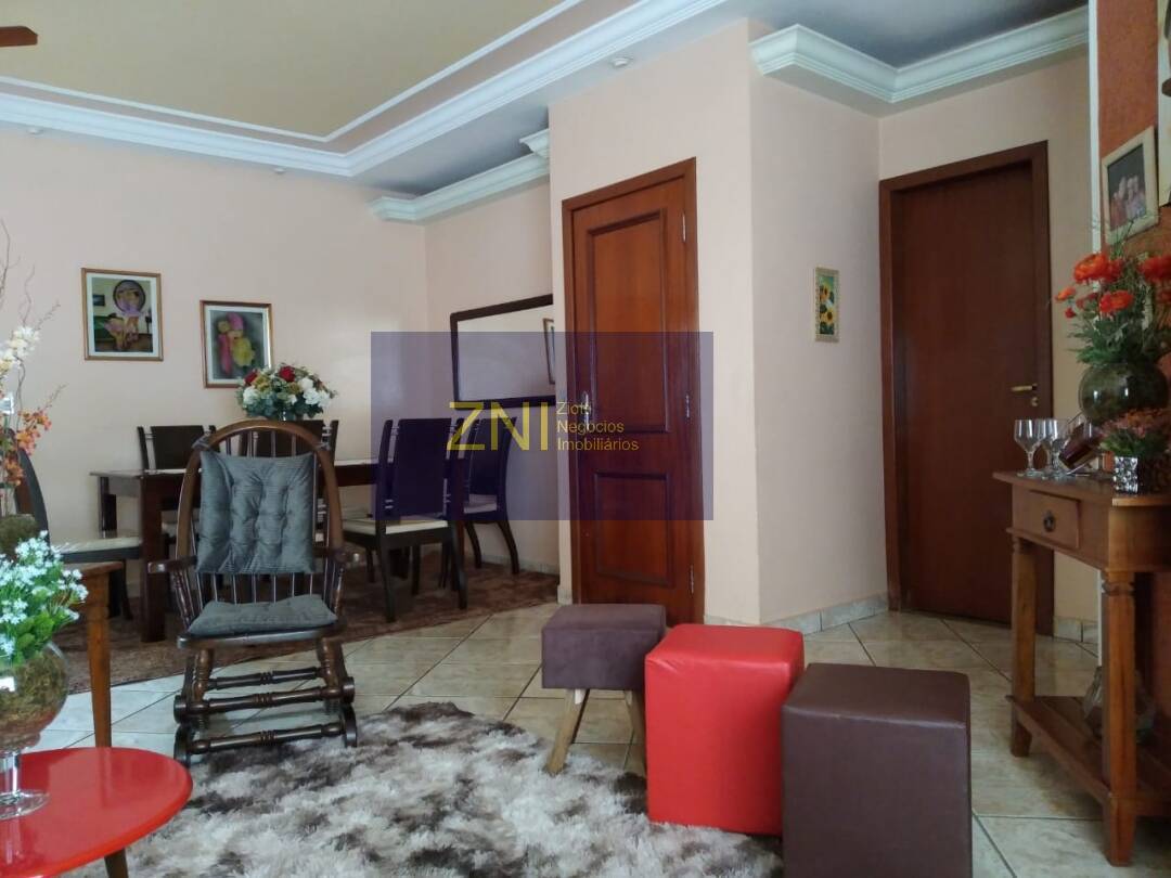 Casa à venda com 3 quartos, 255m² - Foto 1