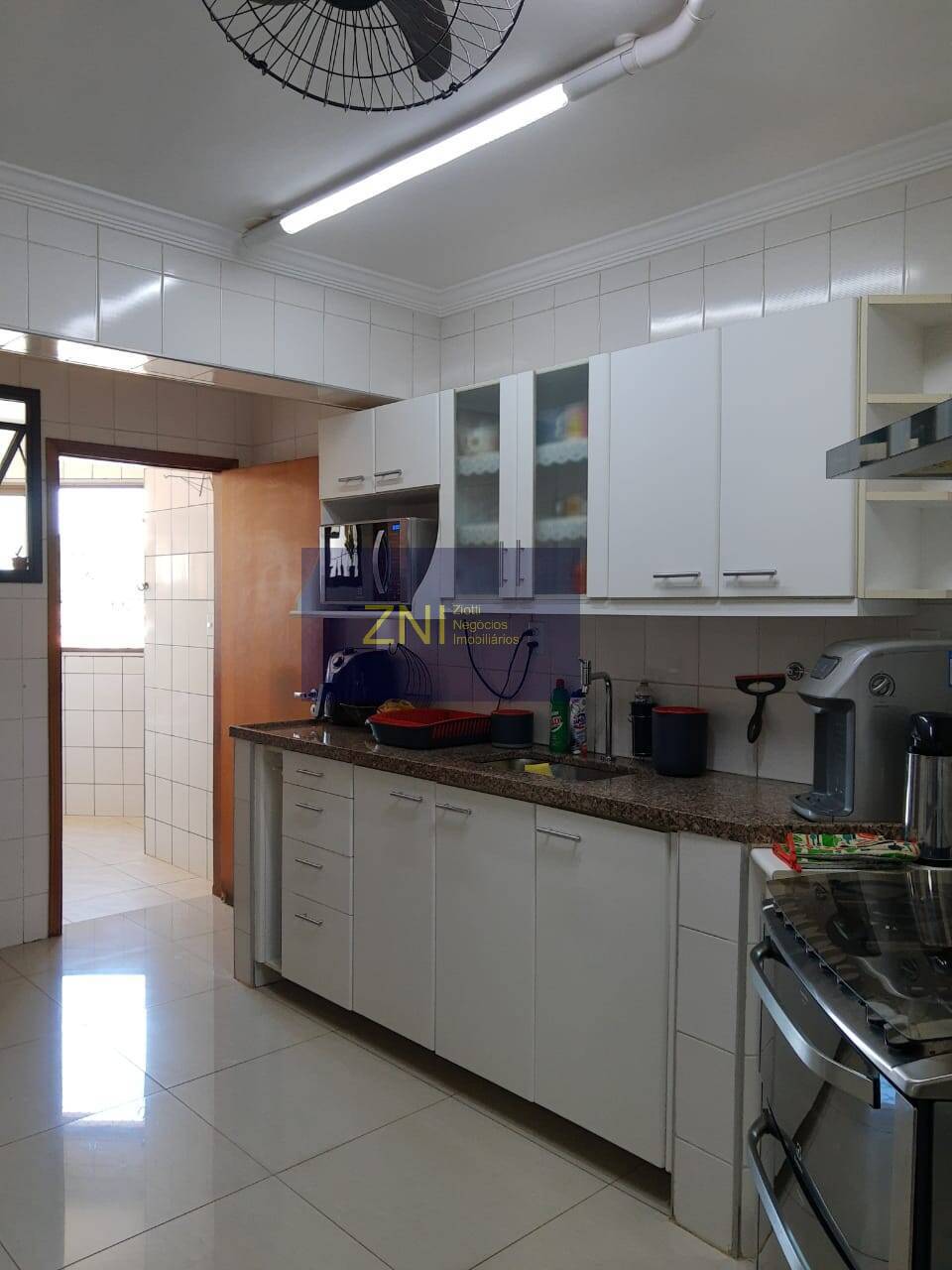 Apartamento à venda com 3 quartos, 122m² - Foto 4