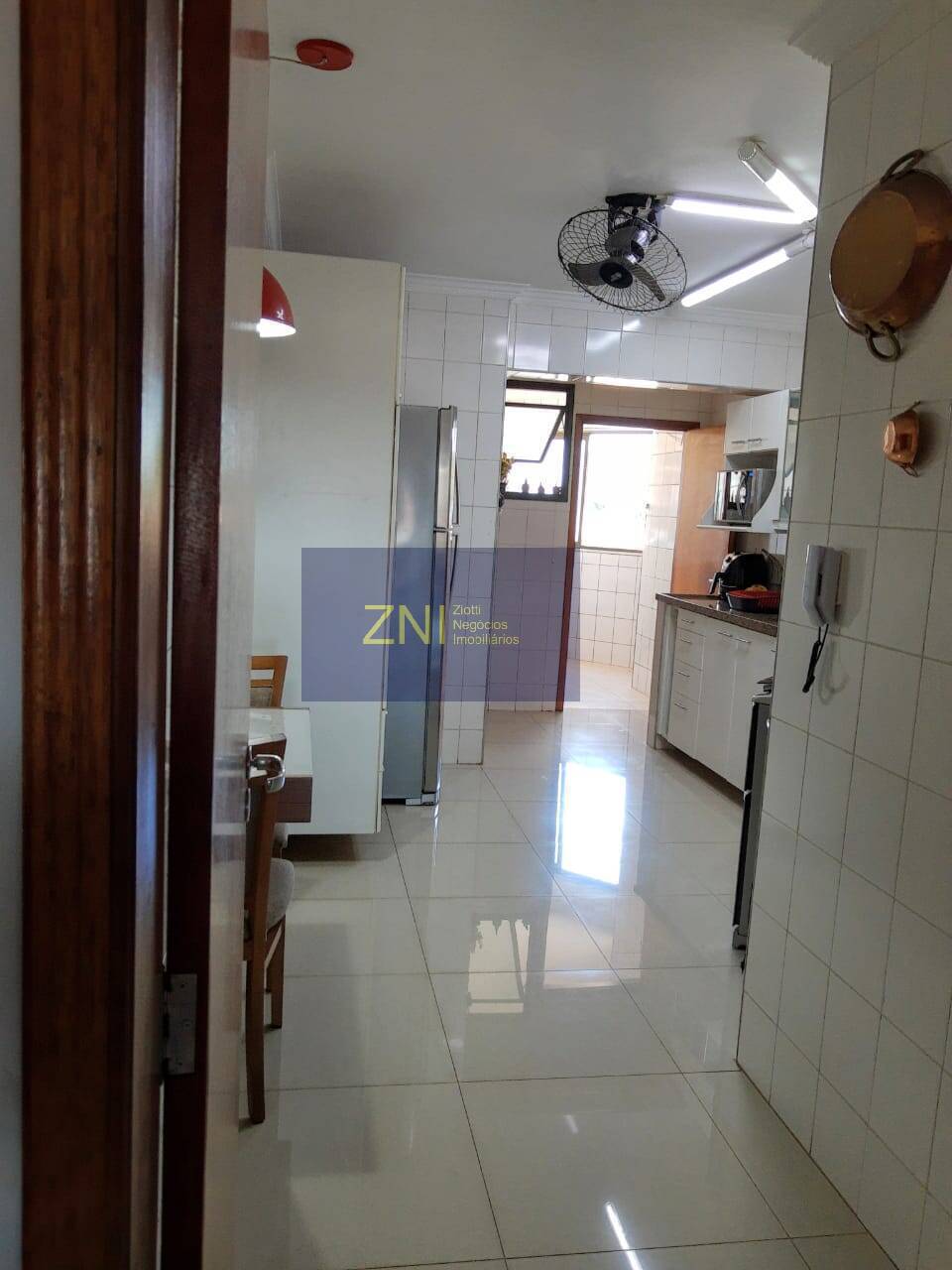 Apartamento à venda com 3 quartos, 122m² - Foto 7