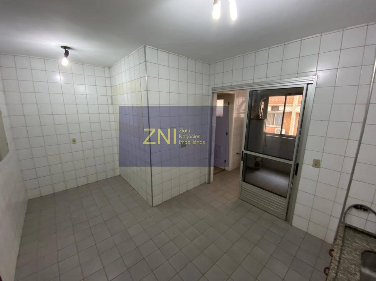 Apartamento à venda com 3 quartos, 122m² - Foto 3