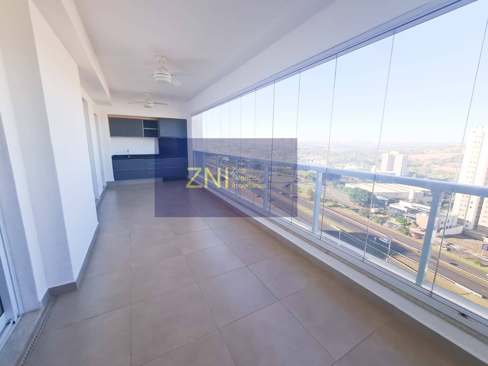 Apartamento à venda com 3 quartos, 172m² - Foto 2