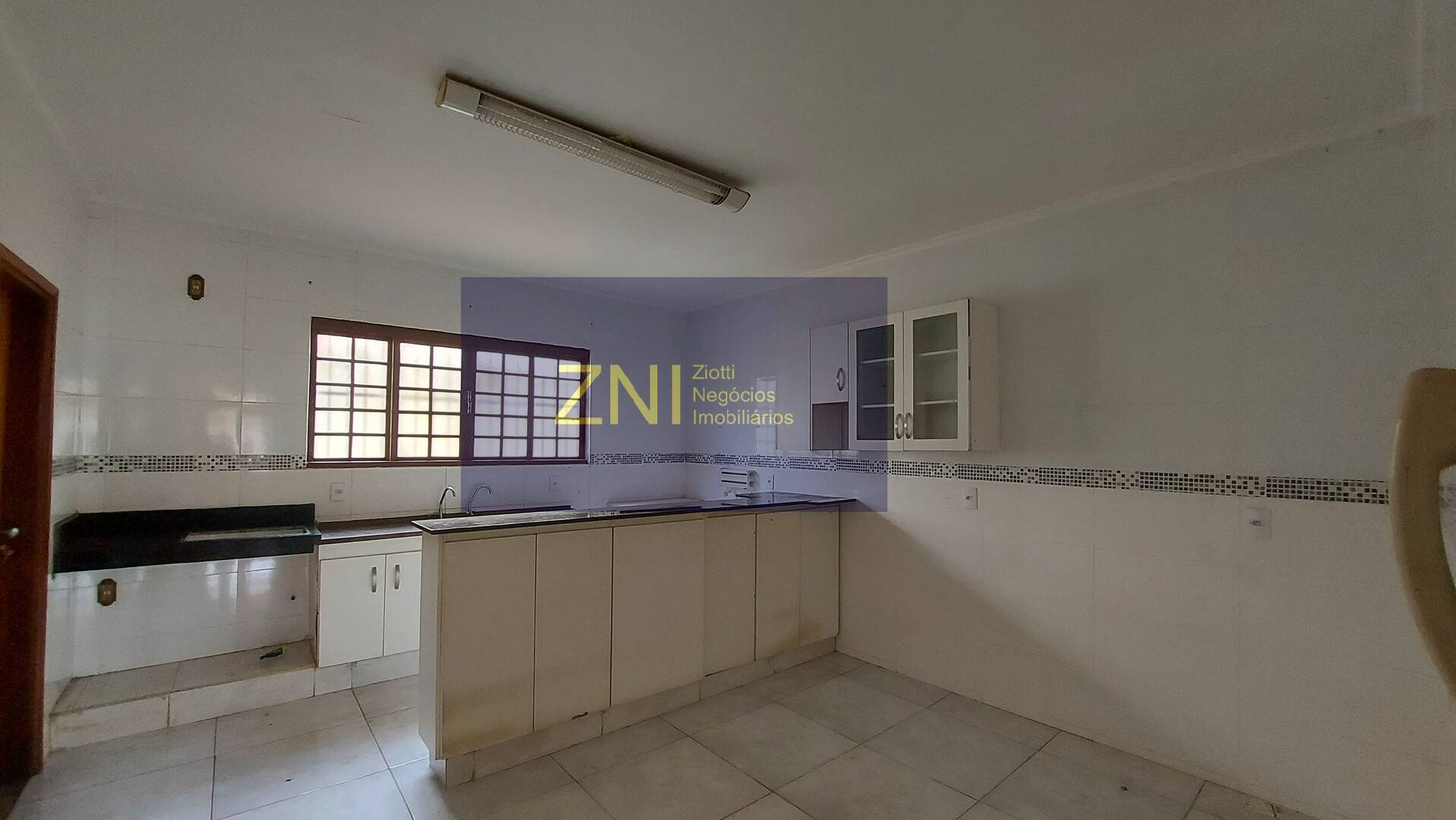 Casa à venda com 6 quartos, 351m² - Foto 11