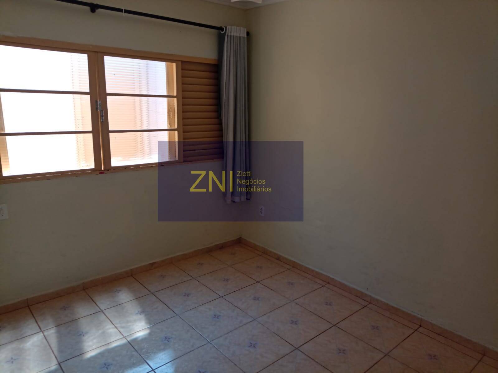 Casa à venda com 3 quartos, 250m² - Foto 4