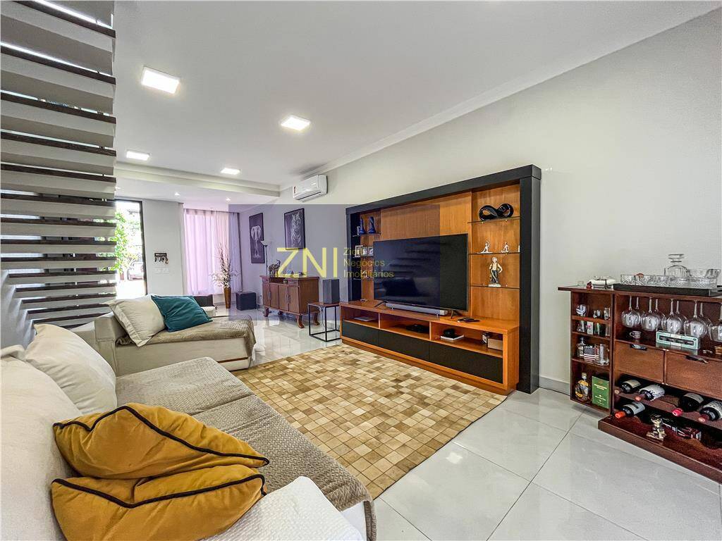 Casa de Condomínio à venda com 3 quartos, 250m² - Foto 2